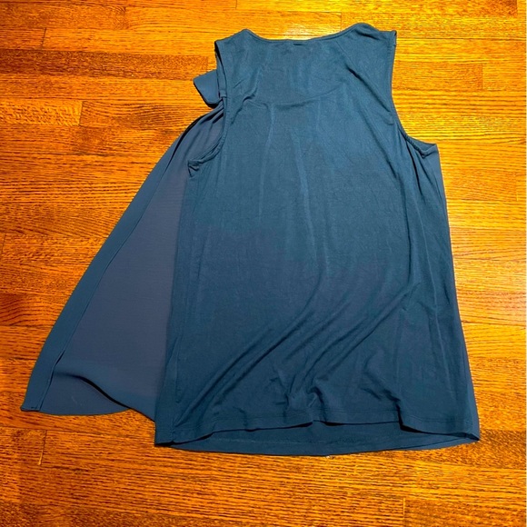 RW&Co. sleeveless top with asymmetrical design - Picture 3 of 6